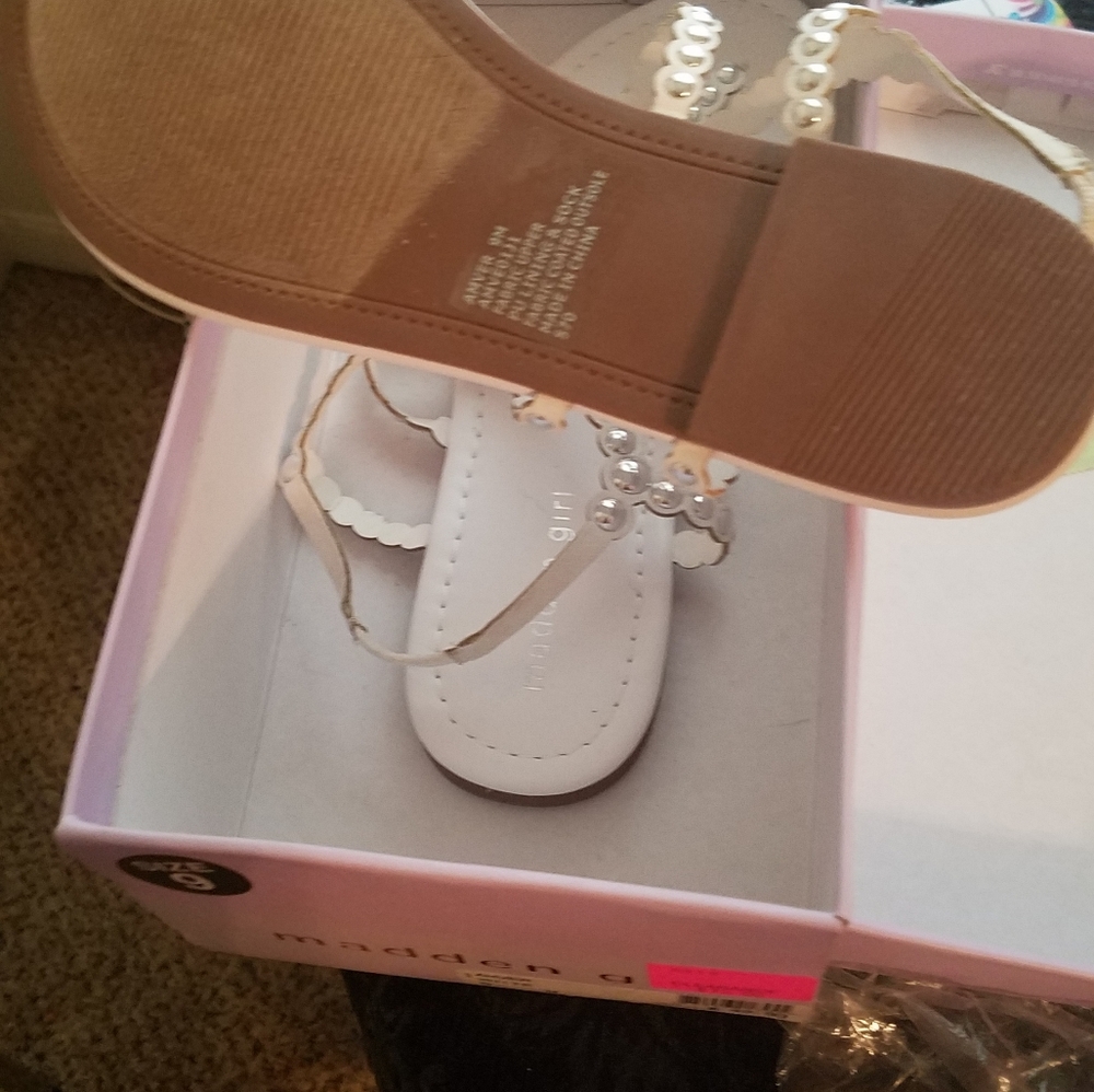 White sandals - Picture 4 of 4